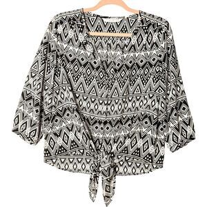 Peter Nygard Top Black White Geometric Blouse 3/4 Sleeve Buttons Down Size 6P